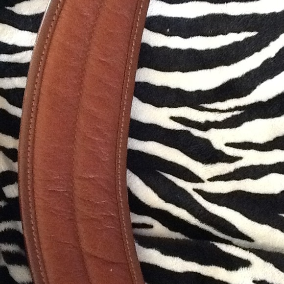 Merrill lynch duffle bag. Willing to trade. - Picture 4 of 4