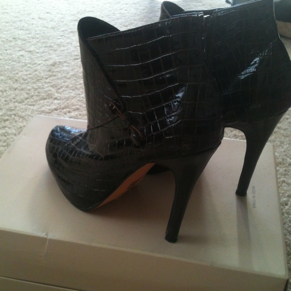 Chic ankle boots - Picture 2 of 4
