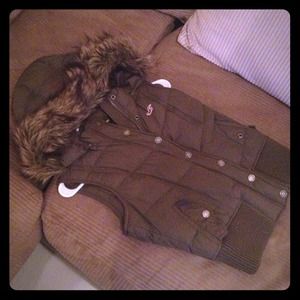 TRADED with @laur27 hollister puff vest