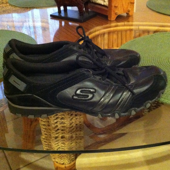 Sketcher tennis shoes