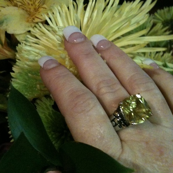 Silver Filigree Ring with Yellow Stone - Picture 3 of 4