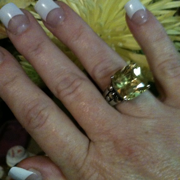 Silver Filigree Ring with Yellow Stone - Picture 4 of 4