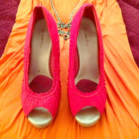 Charlotte Russe red wedges