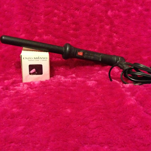 ✅Sold to @sandyva Enzo Milano Curling Iron