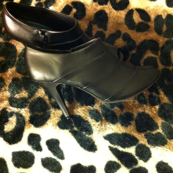 Open Toe Booties - Picture 2 of 3