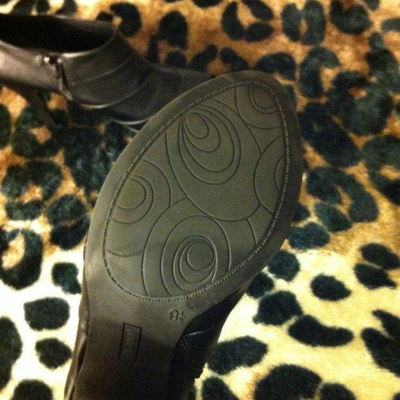 Open Toe Booties - Picture 3 of 3