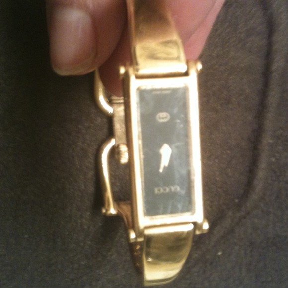Gucci watch ( ON HOLD)