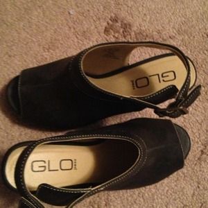 Black peep toe shoes