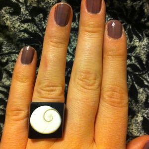 Hippie vintage style ring with shell inlay