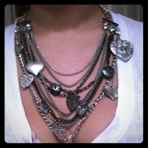 Beautiful edgy heart necklace.... And top