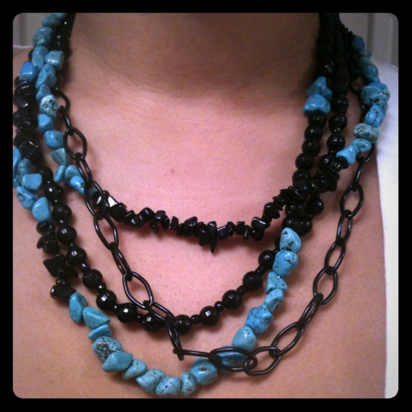 SOLD. Beautiful stone w chain necklace turquoise