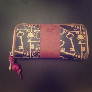 Fossil Wallet RESERVED for @mizzracheal!!