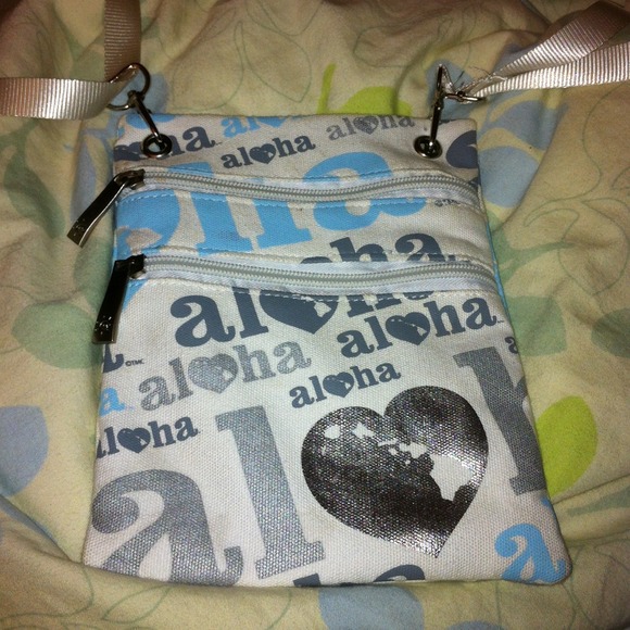 SOLD!! Island Chíc Crossbody Bag