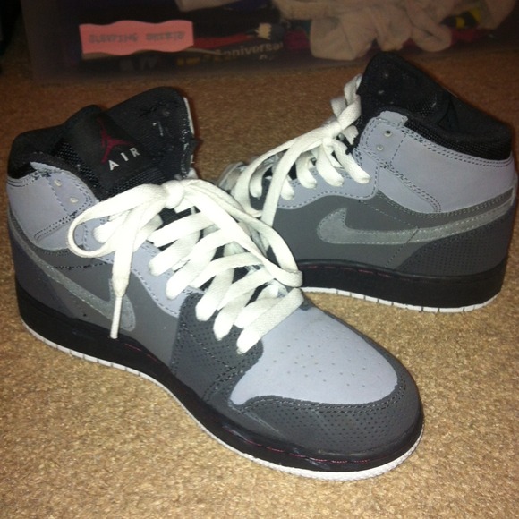 SOLD!! Nike x Jordan's size 5Y