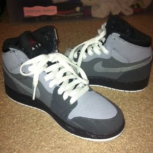 SOLD!! Nike x Jordan's size 5Y