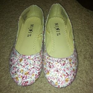 Pink floral flats size 6