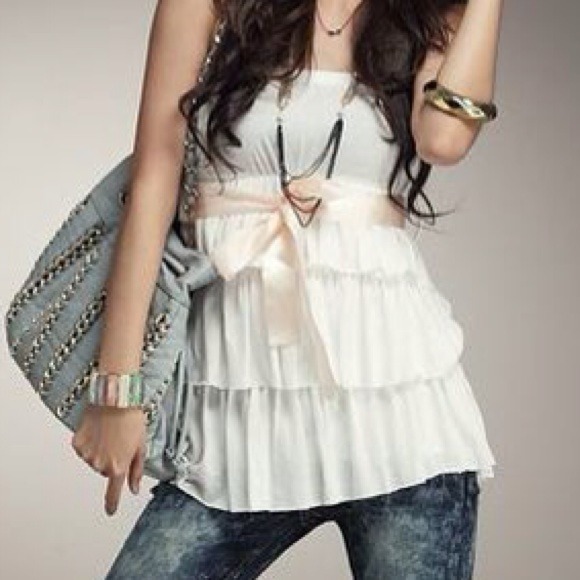 Beautiful white tiered strapless top