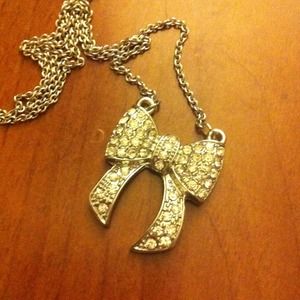 Bow necklace