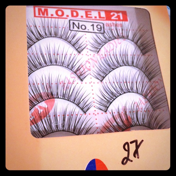 Fake eyelashes