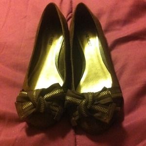 Nine West flats 2 pr Black an Brown