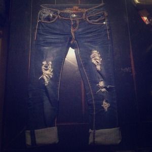 Ripped capris w/diamond detailing