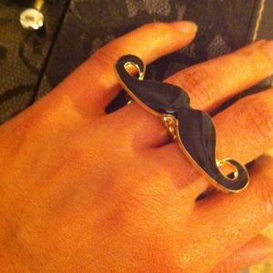 ❌SOLD❌🔥🔥HOT ! 'Stache ring