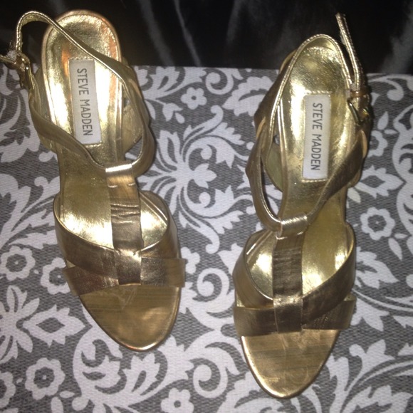 Steve Madden Shoes - Gold 👑Steve Madden platform sandals