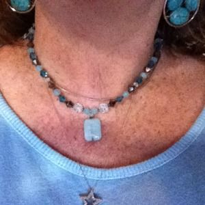 Swarski crystal/blue-pendant-gold plate closure