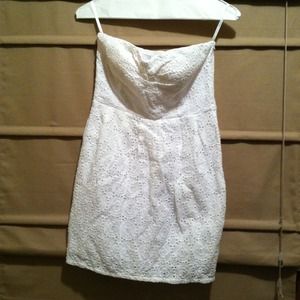 Papaya white strapless dress.