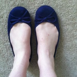American Eagle flats with bow tie detail.