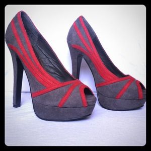 Kim Kardashian's Shoedazzle platform peep toe