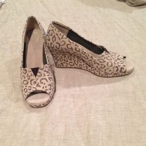 Toms animal print wedges never worn!