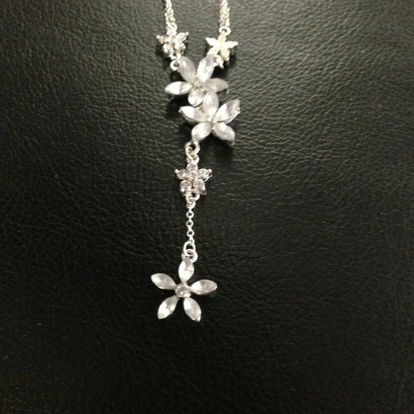 Claire's Flower Necklace