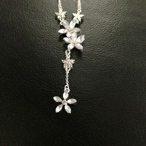 Claire's Flower Necklace