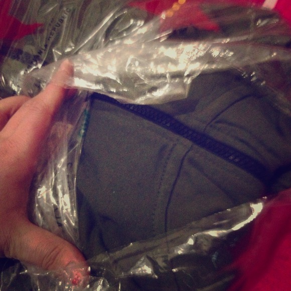 Designer brand onzie! - Picture 1 of 2