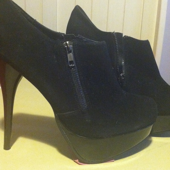 🔊reserved🔊Suede Booties