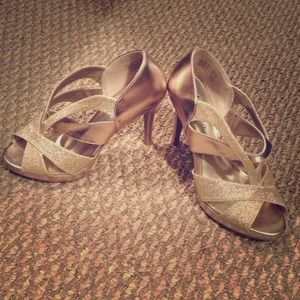 Fioni night brand only wore once to graduation