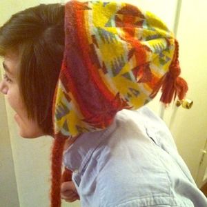 Tribal printed hat. 👍