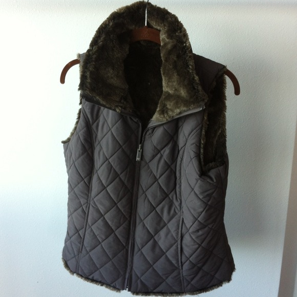 Weatherproof quilted reversible vest