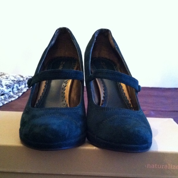 Heels - Picture 2 of 2