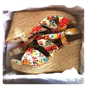 Floral Rampage wedge sandals size 6.5
