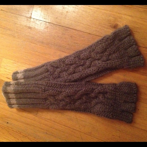 Cute aerie winter gloves