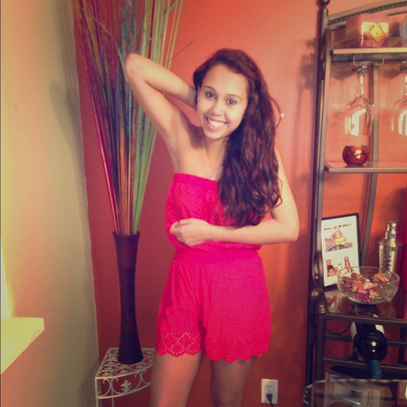 Red summer jumper.