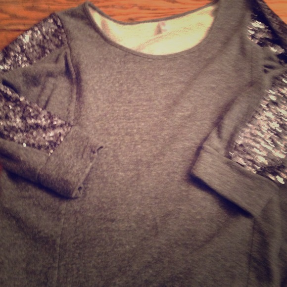 📍📍Sold 📍📍Target sweat top with glitter sz lg