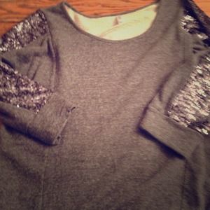 📍📍Sold 📍📍Target sweat top with glitter sz lg