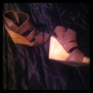 Platform wood heel brown leather sandal
