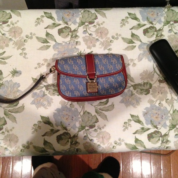Dooney & Bourke wristlet
