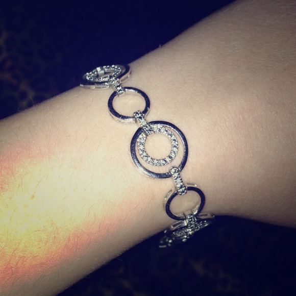 Sterling Silver and diamond bracelet. 1/8 CTTW.