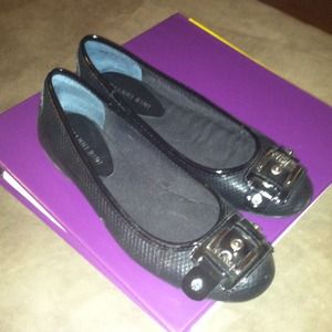 GB black flats