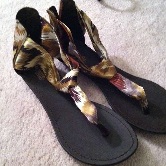 Thong sandals
